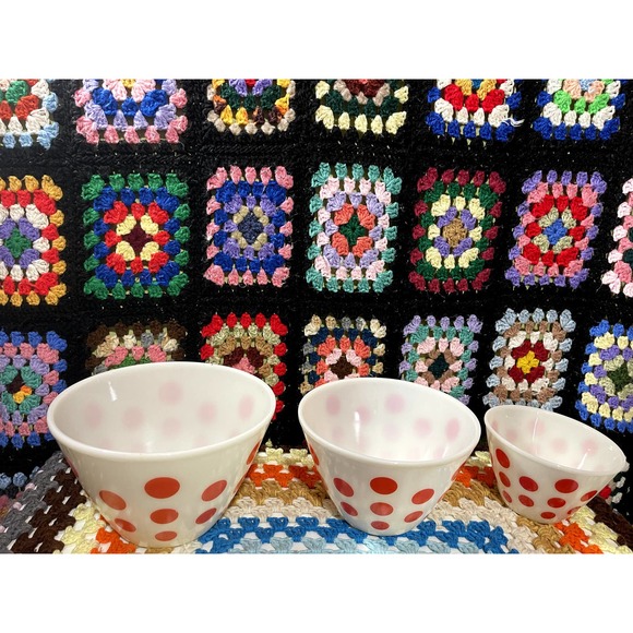 Fire King Red and white Polka Dot nesting bowl set of 3 - Picture 3 of 8